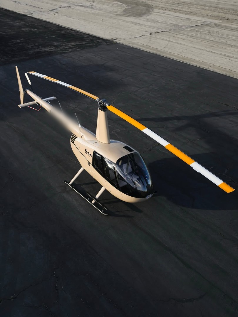 Helicóptero Robinson en plataforma — Heli Pampa, brokerage aeronáutico en Argentina